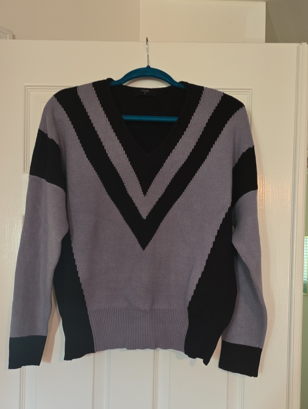 Tahari Lavender and Black V-Neck Colorblock Sweater